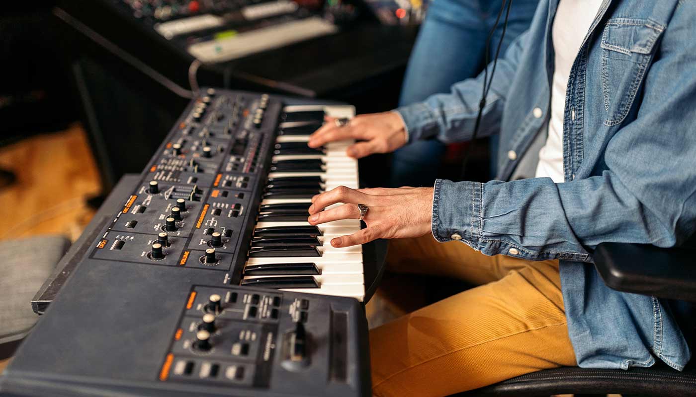 The Transition from Analog to Digital: How Music Production Software Evolved